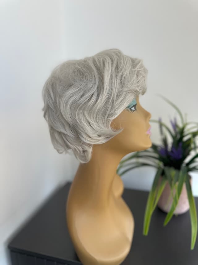 Peruca Lady Light Grey Peruca Lady Light Grey